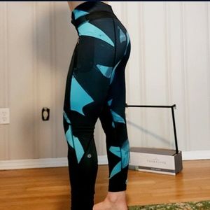 size 6 lululemon performance teal pattern leggings zipper pockets reflective